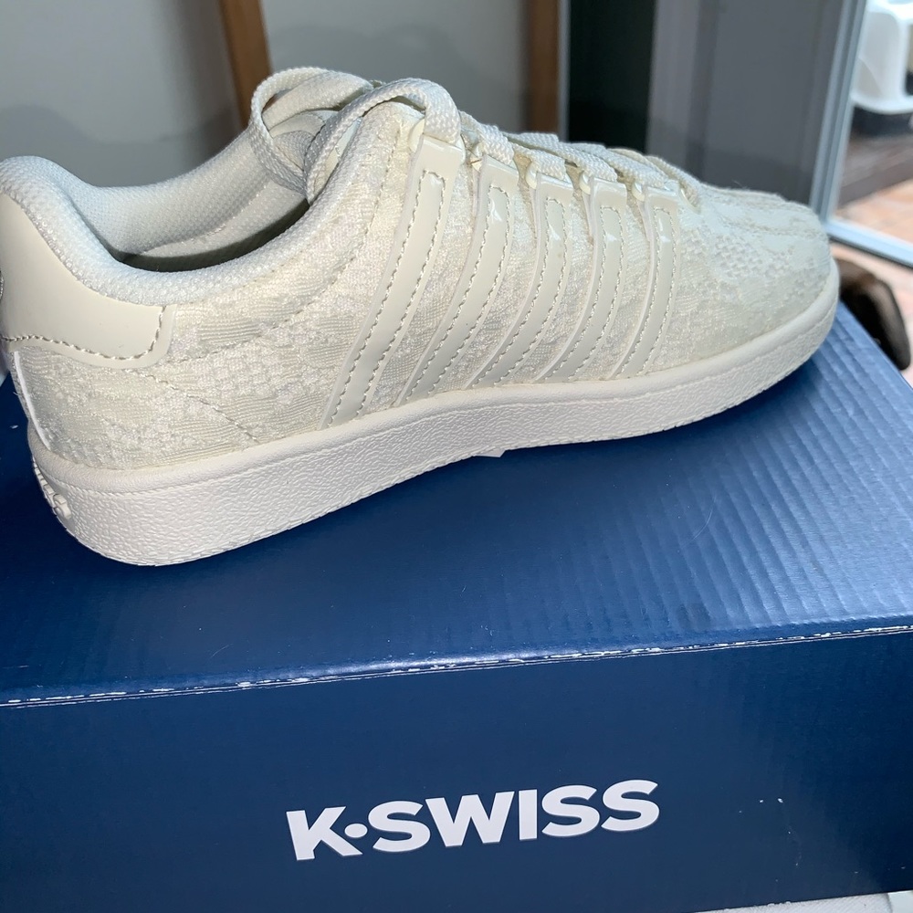 Girls Antique White Sneaker